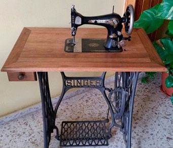 Singer Los Realejos maquina de coser con mesa