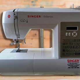 Singer Los Realejos maquina de coser blanca 