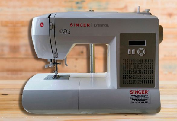 Singer Los Realejos maquina de coser blanca 